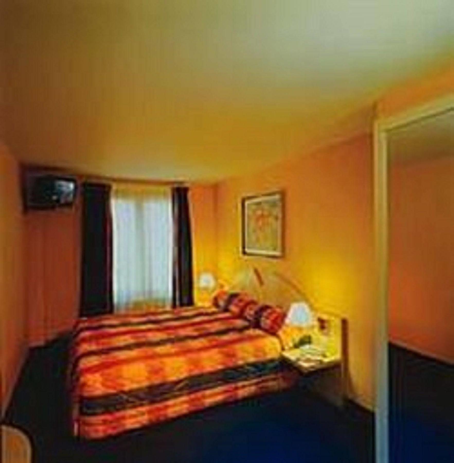 Grand Hotel Du Calvados - Opera Paris Room photo